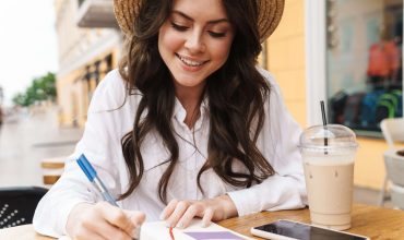 Hướng dẫn cách luyện thi IELTS Writing dành cho người mới bắt đầu học