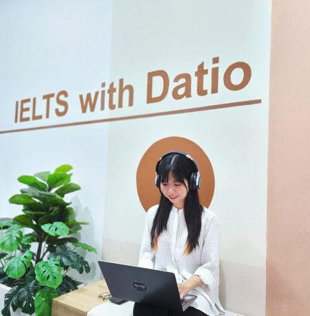 Tiếng anh giao tiếp - Tự tin giao tiếp tiếng Anh với các chủ đề quen thuộc hàng ngày như làm quen, giới thiệu bản thân, gia đình, nói về sở thích, thói quen, miêu tả